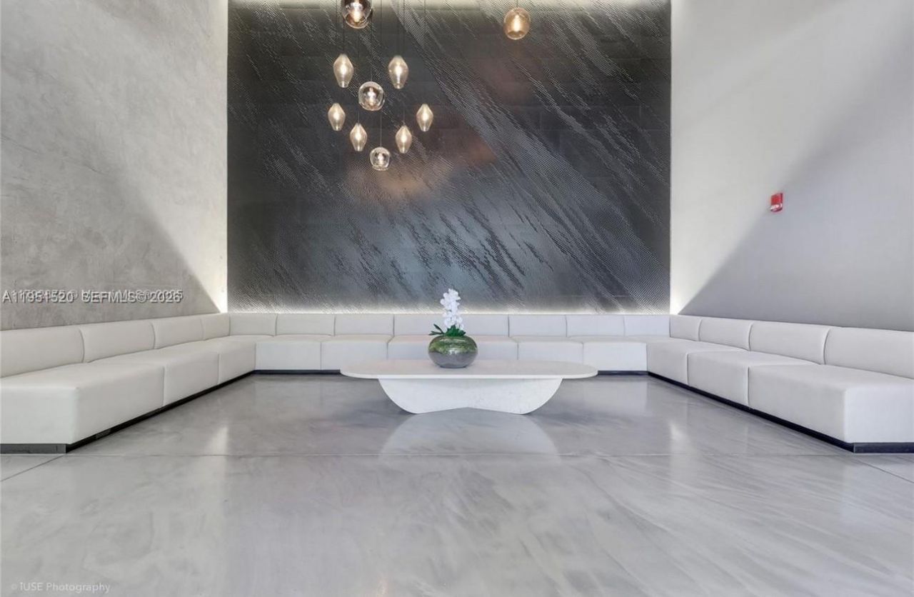 151 SE 1st St, Unit 1706, Miami, FL 33131 Photo