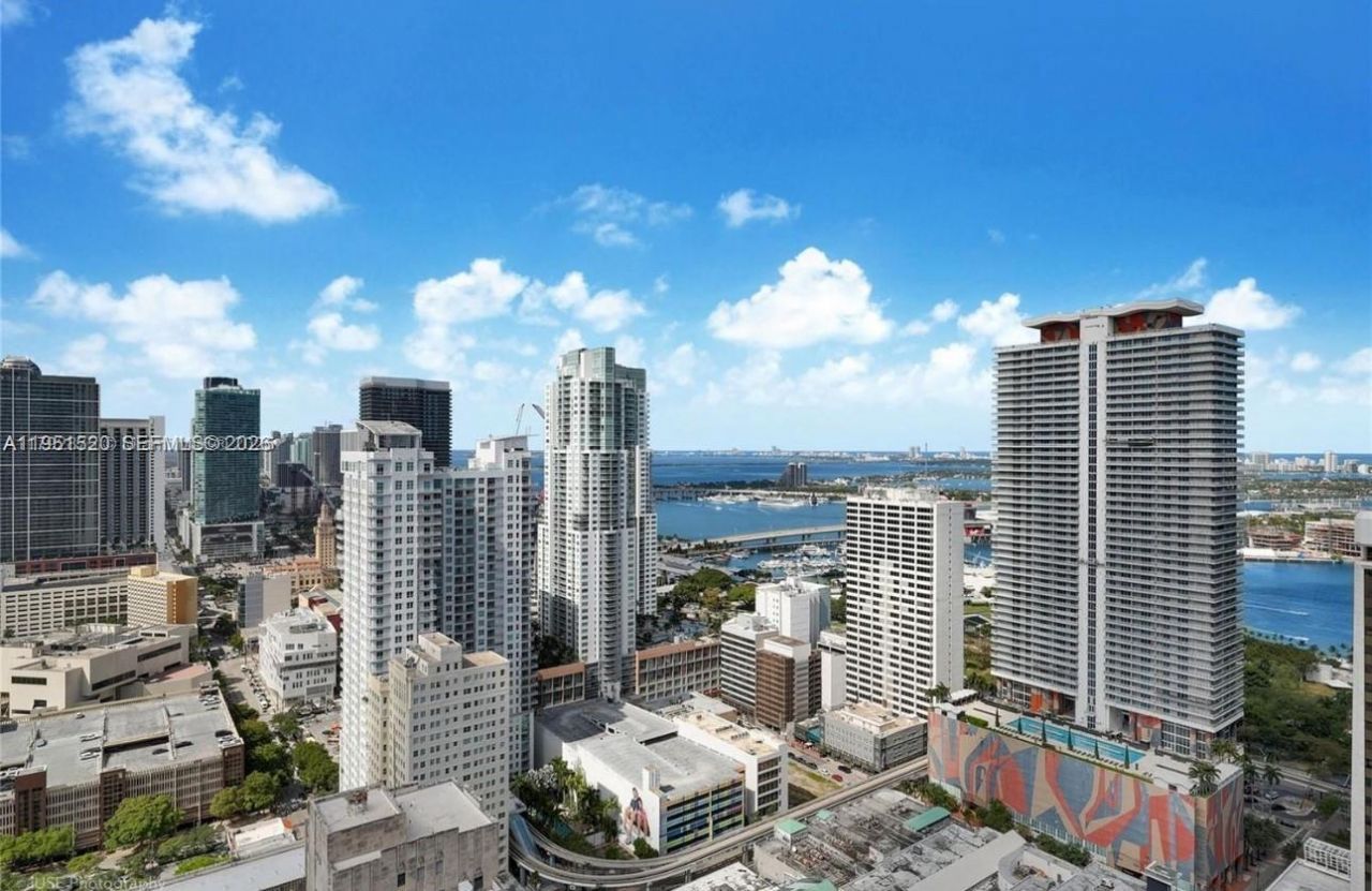 151 SE 1st St, Unit 1706, Miami, FL 33131 Photo