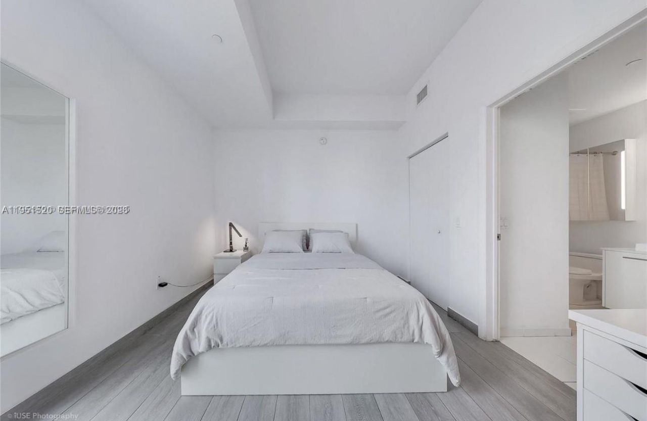 151 SE 1st St, Unit 1706, Miami, FL 33131 Photo