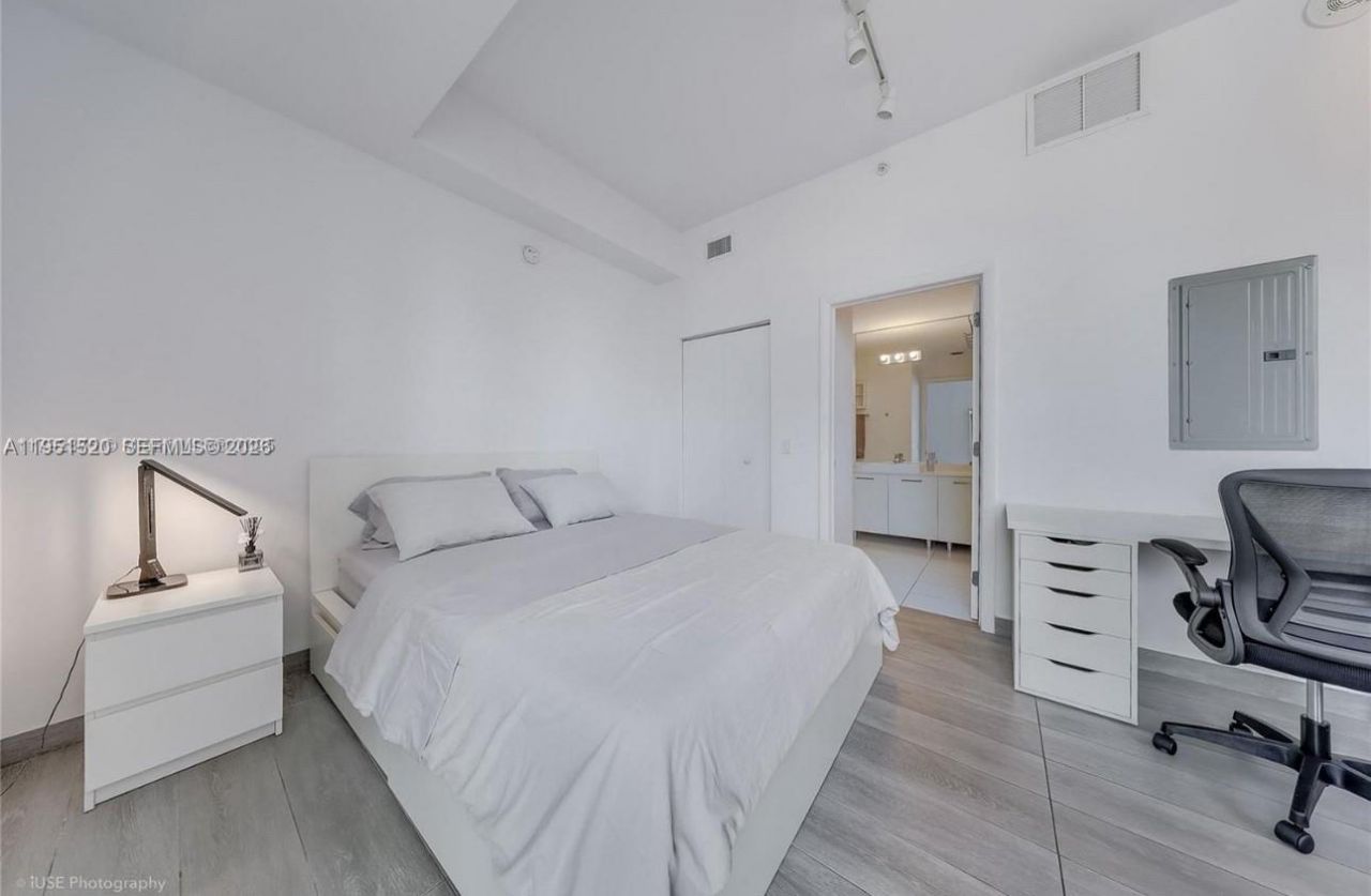 151 SE 1st St, Unit 1706, Miami, FL 33131 Photo