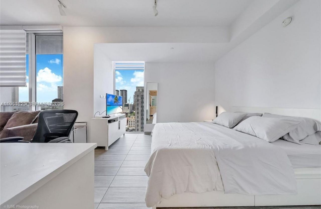 151 SE 1st St, Unit 1706, Miami, FL 33131 Photo