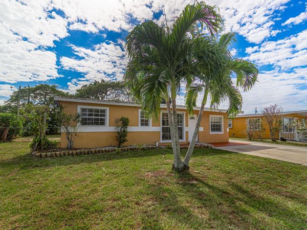 5652 S Rue Road, West Palm Beach, FL 33415
