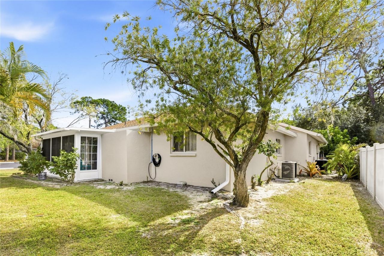 659 N Jefferson Avenue, Unit 659, Sarasota, FL 34237 Photo