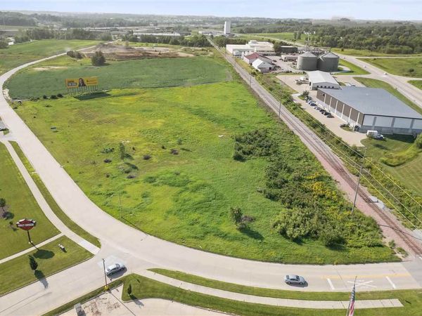 125 Westcor Dr, Coralville, IA 52241