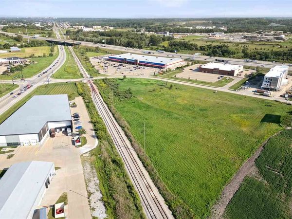 135 Westcor Drive, Coralville, IA 52241