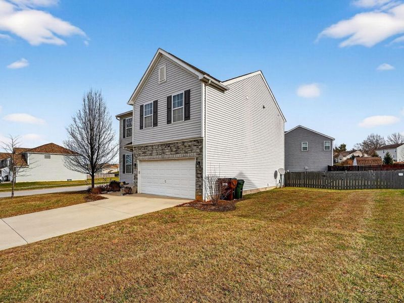 631 Rolling Acre Drive, Lithopolis, OH 43136 Photo 4