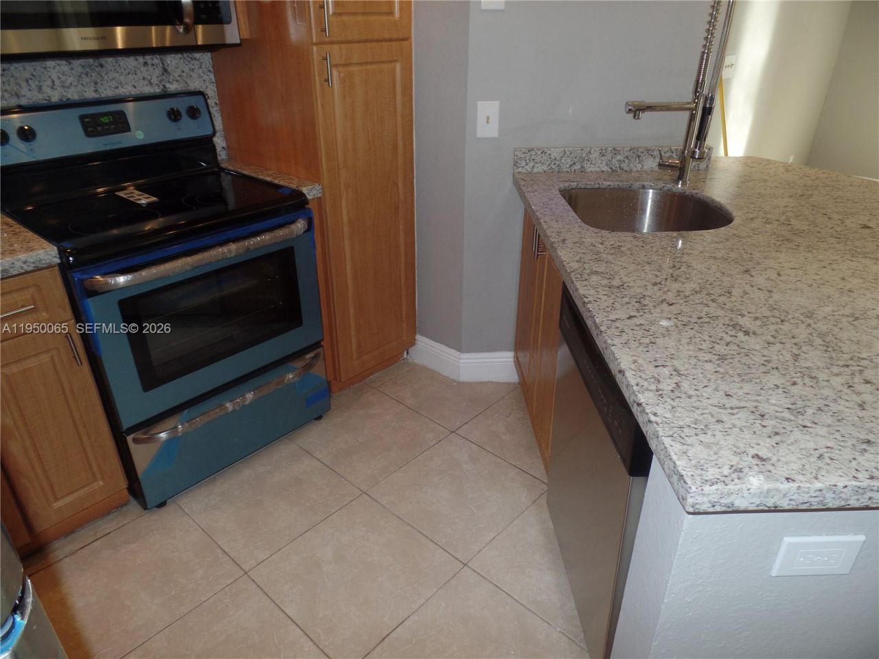 3350 N Pinewalk Dr N , Unit 1415, Margate, FL 33063 Photo