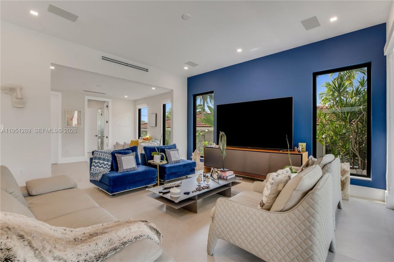 8826 Froude Ave, Surfside, FL 33154 Photo