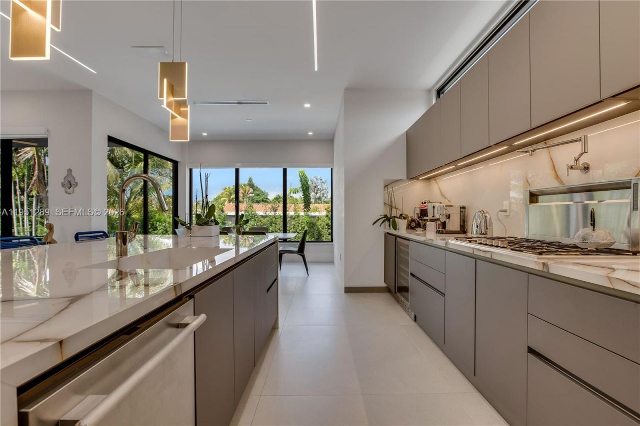 8826 Froude Ave, Surfside, FL 33154 Photo