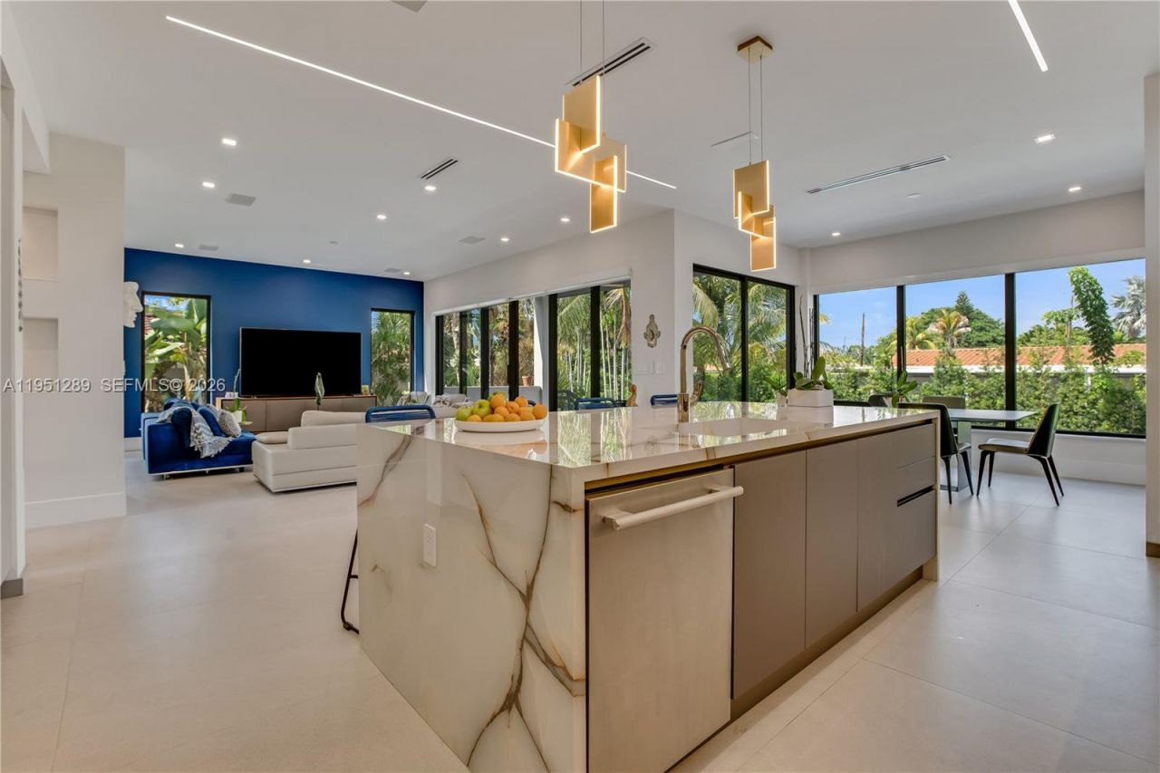 8826 Froude Ave, Surfside, FL 33154 Photo