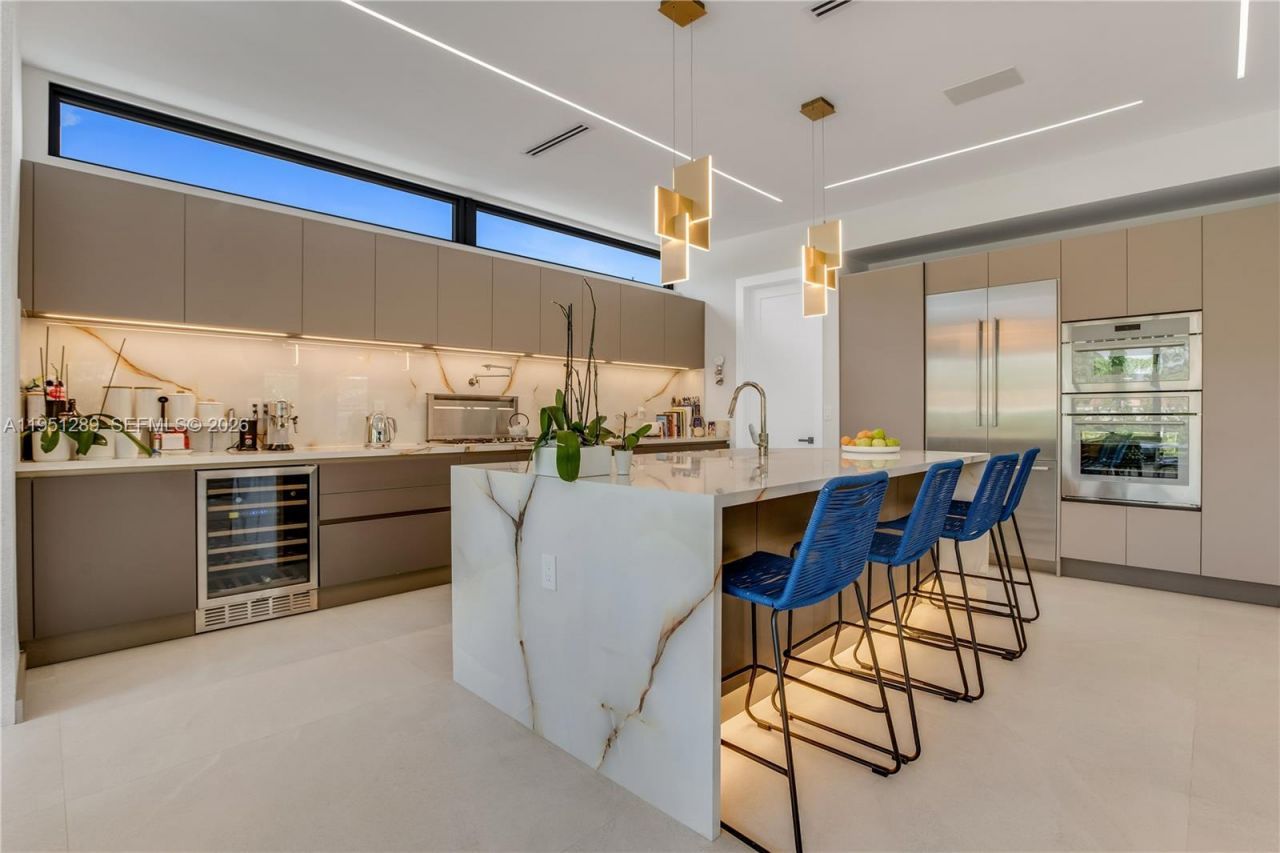 8826 Froude Ave, Surfside, FL 33154 Photo