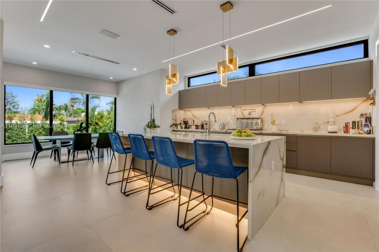 8826 Froude Ave, Surfside, FL 33154 Photo