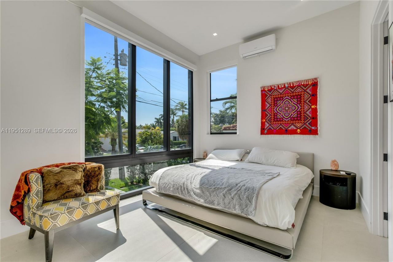 8826 Froude Ave, Surfside, FL 33154 Photo