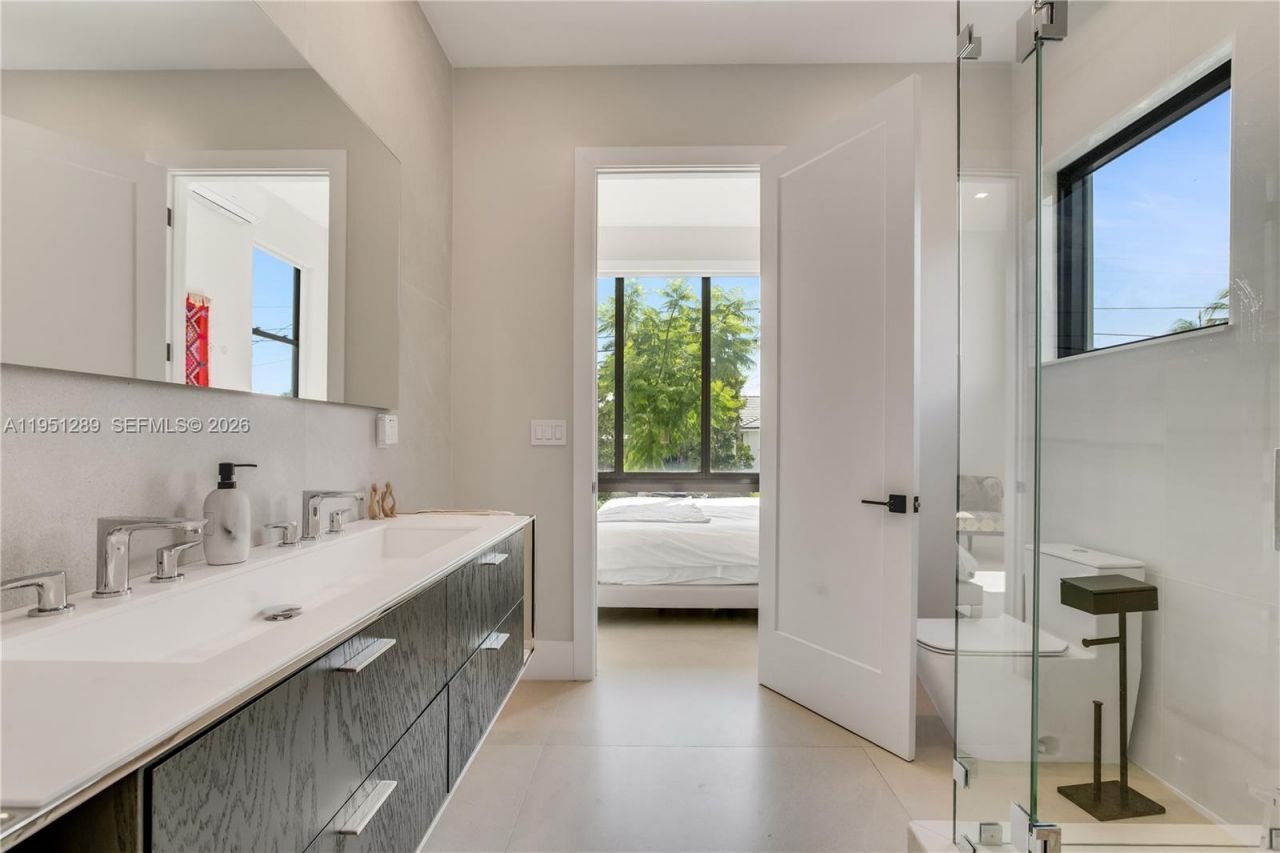 8826 Froude Ave, Surfside, FL 33154 Photo