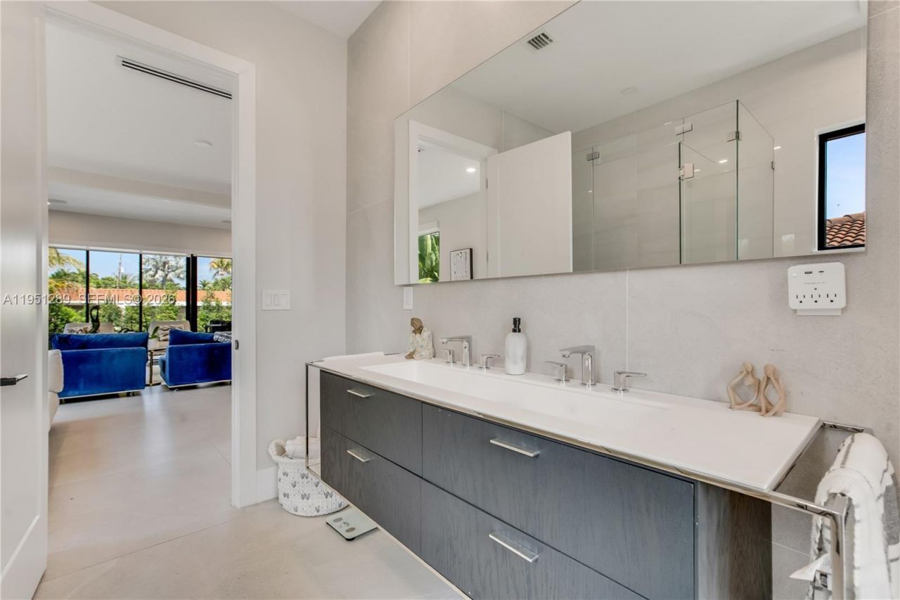 8826 Froude Ave, Surfside, FL 33154 Photo