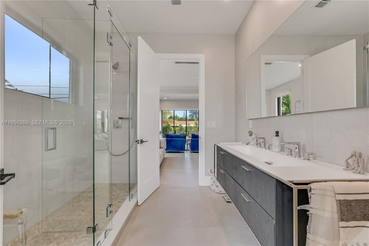 8826 Froude Ave, Surfside, FL 33154 Photo