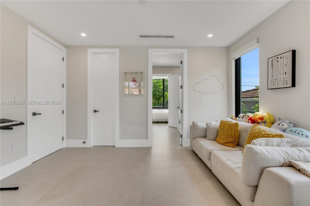 8826 Froude Ave, Surfside, FL 33154 Photo