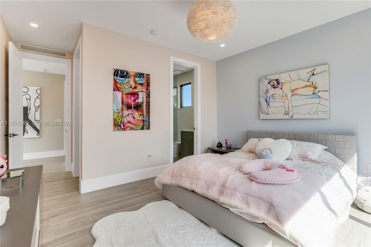 8826 Froude Ave, Surfside, FL 33154 Photo