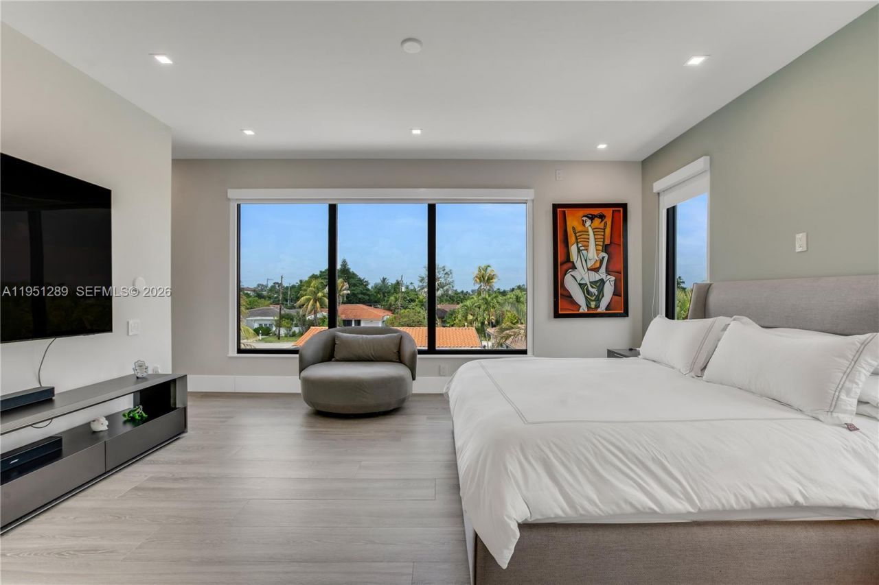 8826 Froude Ave, Surfside, FL 33154 Photo