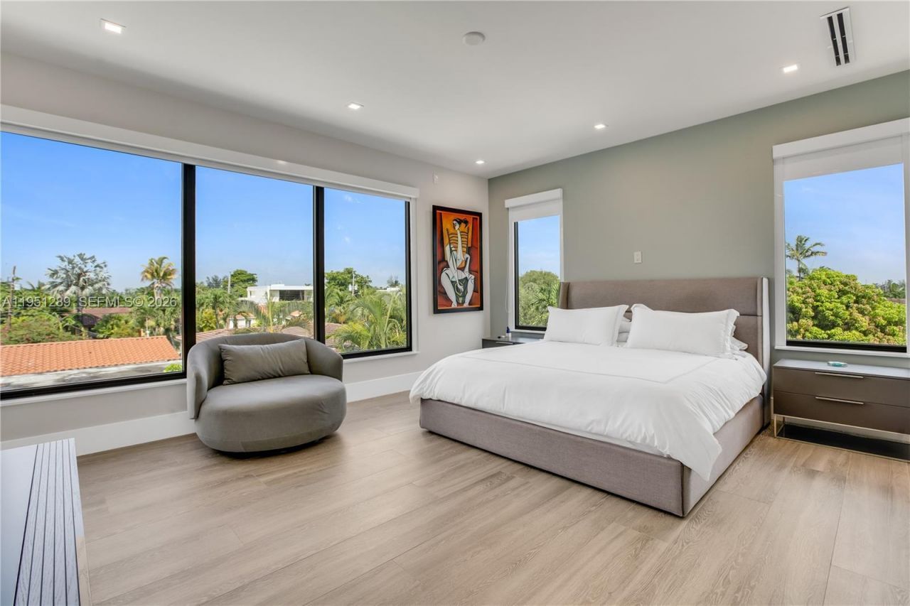 8826 Froude Ave, Surfside, FL 33154 Photo