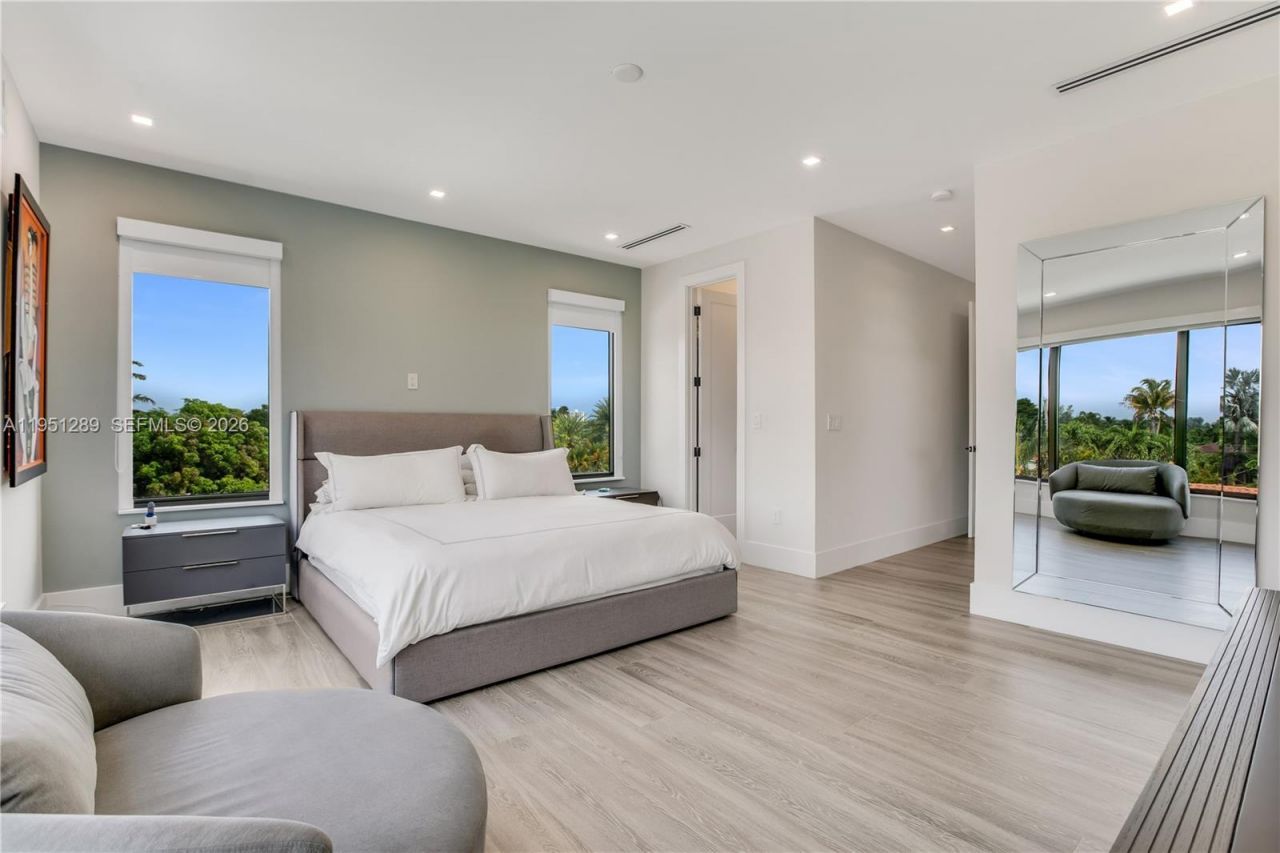 8826 Froude Ave, Surfside, FL 33154 Photo