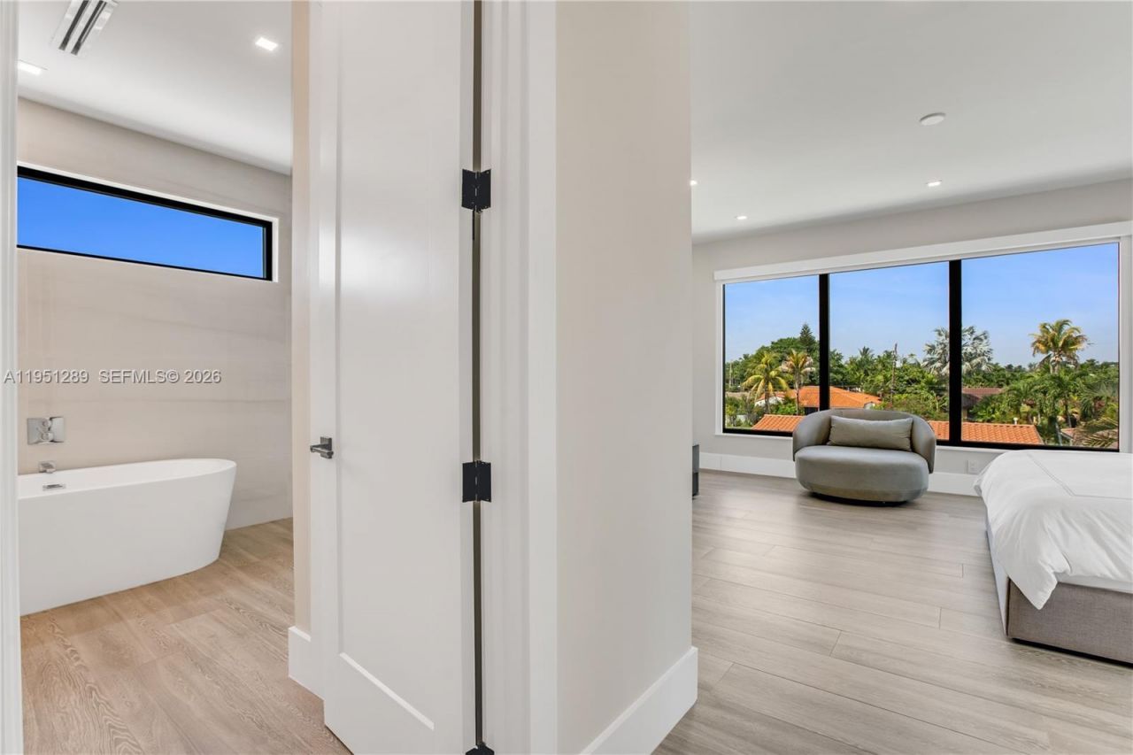 8826 Froude Ave, Surfside, FL 33154 Photo