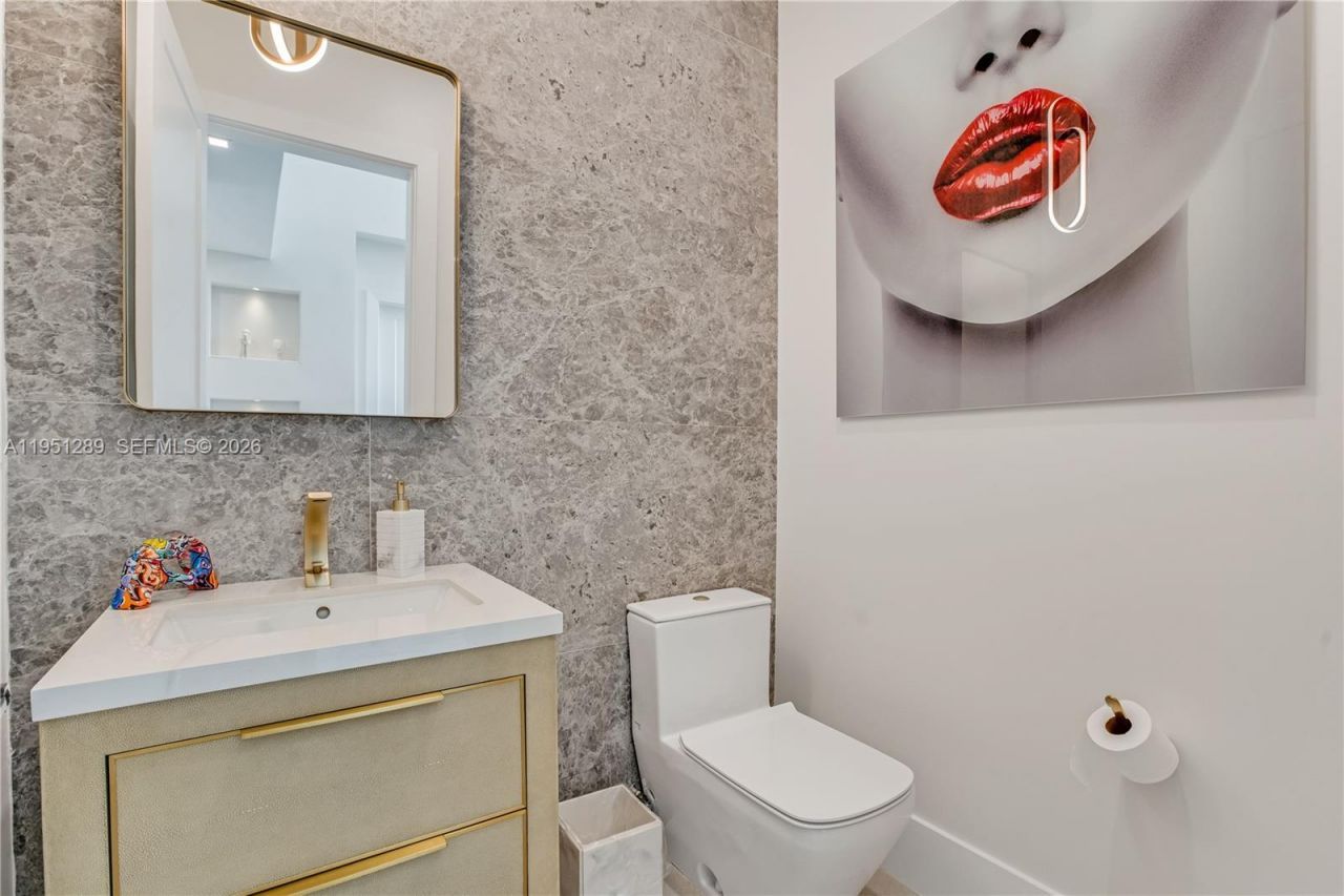 8826 Froude Ave, Surfside, FL 33154 Photo