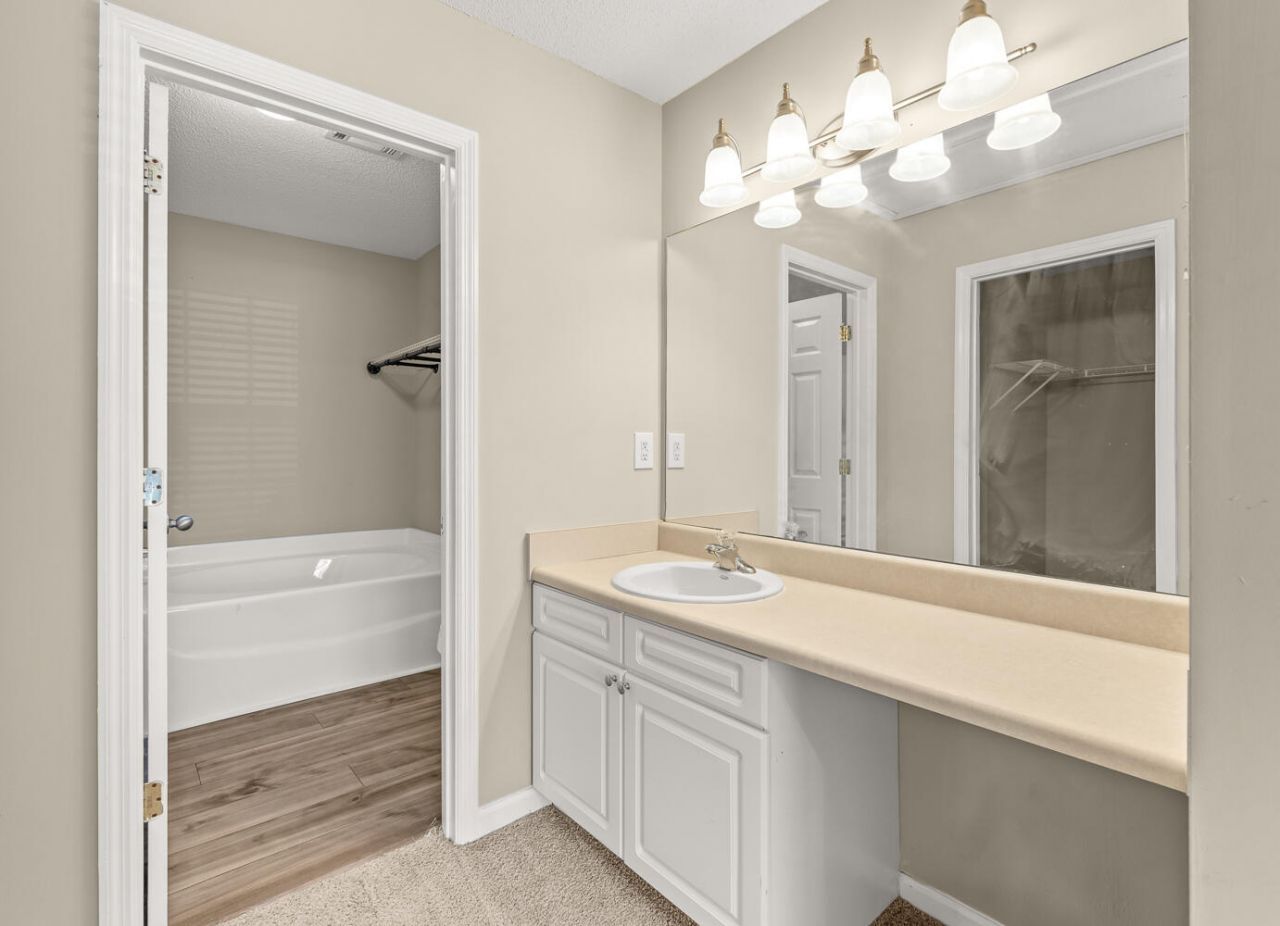 8008 Vermont Road Photo 12