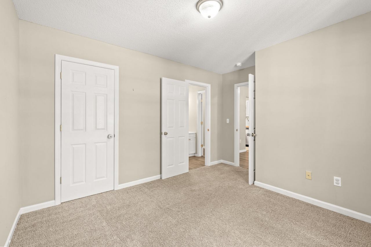 8008 Vermont Road Photo 17