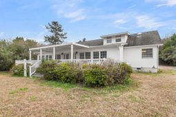 1677 Clearview Drive photo 4