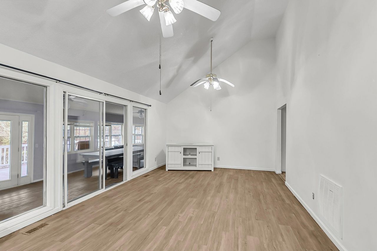 1677 Clearview Drive Photo 7