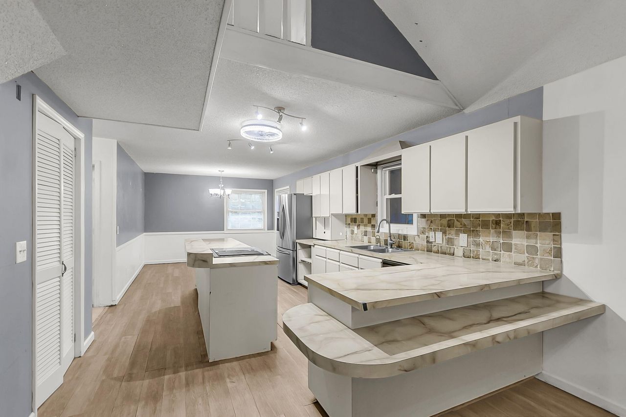 1677 Clearview Drive Photo 9