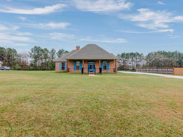 12130 Cane Dr, St Francisville, LA 70775