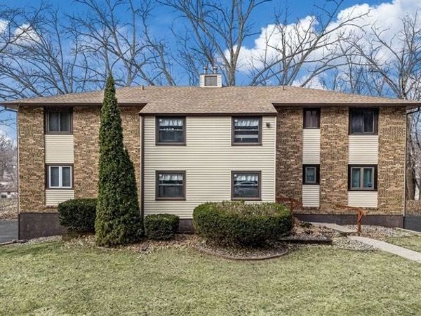 23 Cherry Hill Court, Unit 124, Hampton, IL 61244