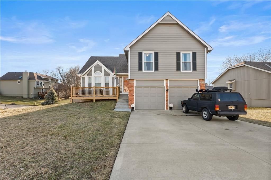 1309 NE Chowning Drive, Kansas City, MO 64155 Main Photo