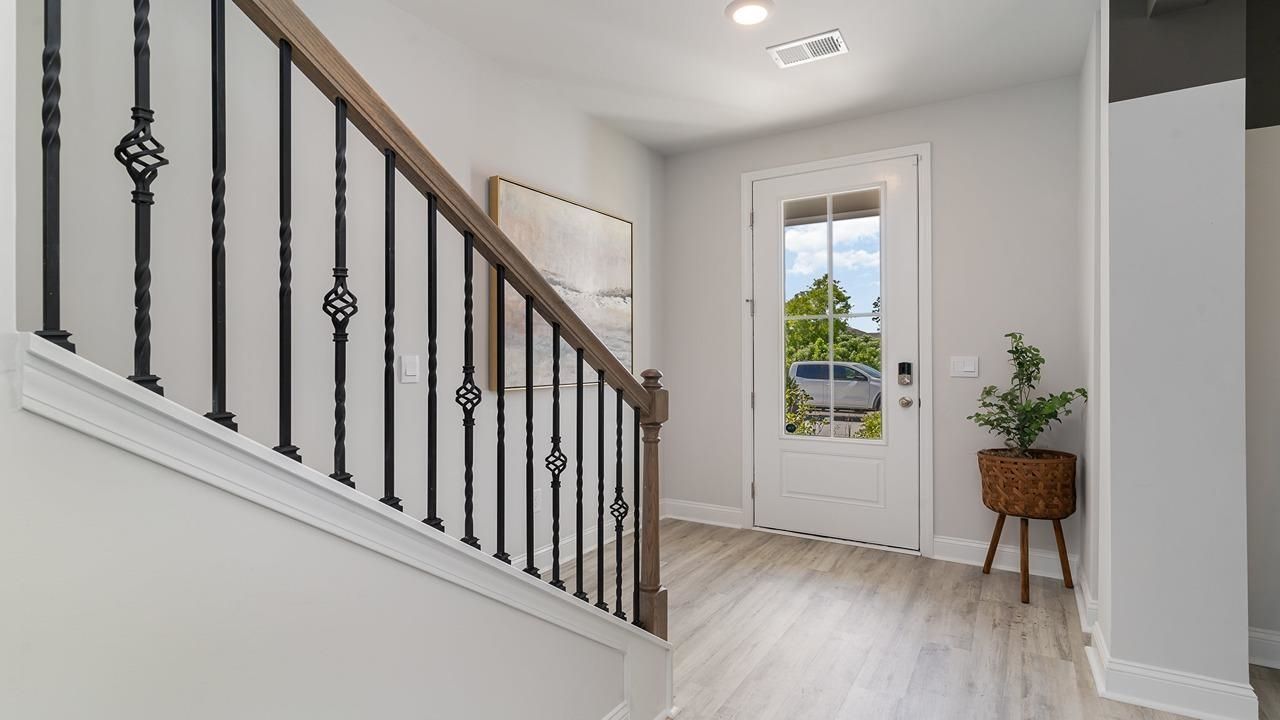 7075 Cinnamon Dr Photo 2