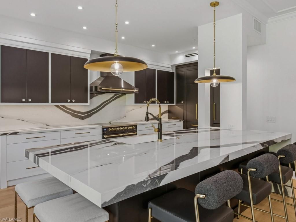 705 10th St S, Unit 202, Naples, FL 34102 Photo