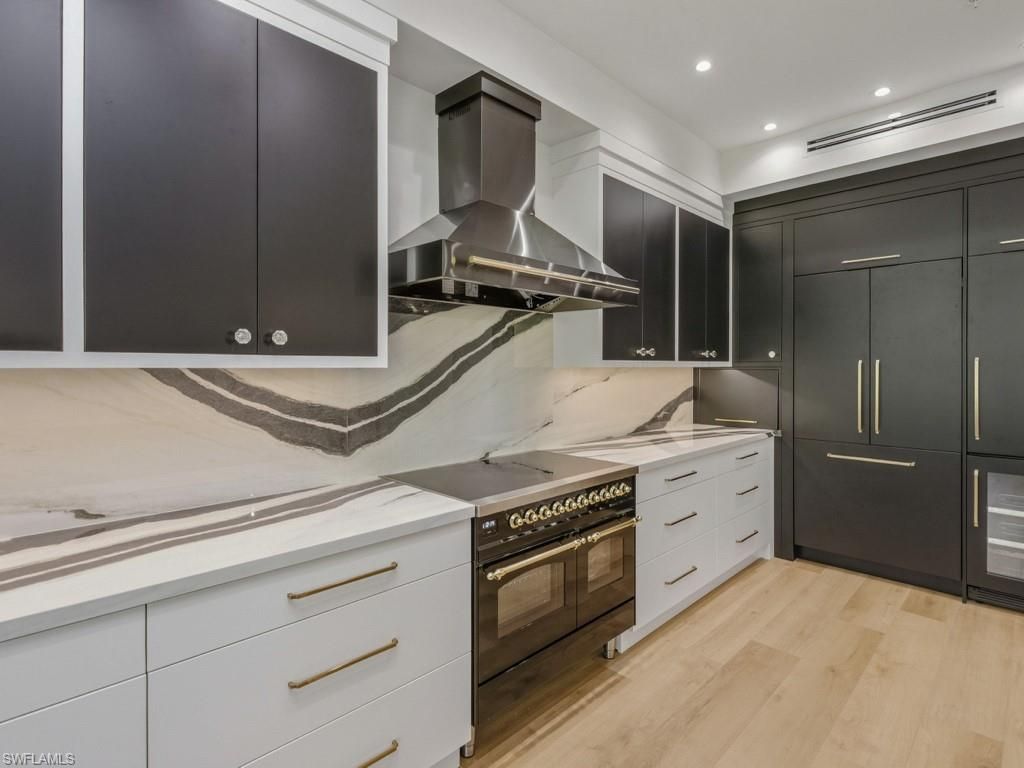 705 10th St S, Unit 202, Naples, FL 34102 Photo