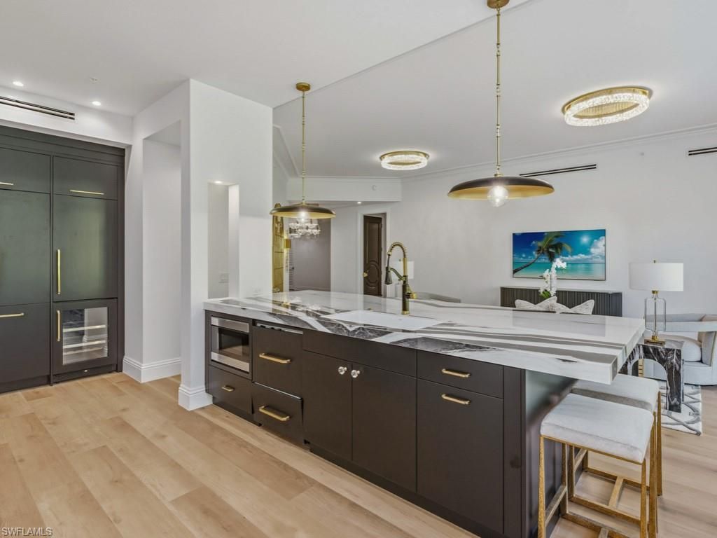 705 10th St S, Unit 202, Naples, FL 34102 Photo