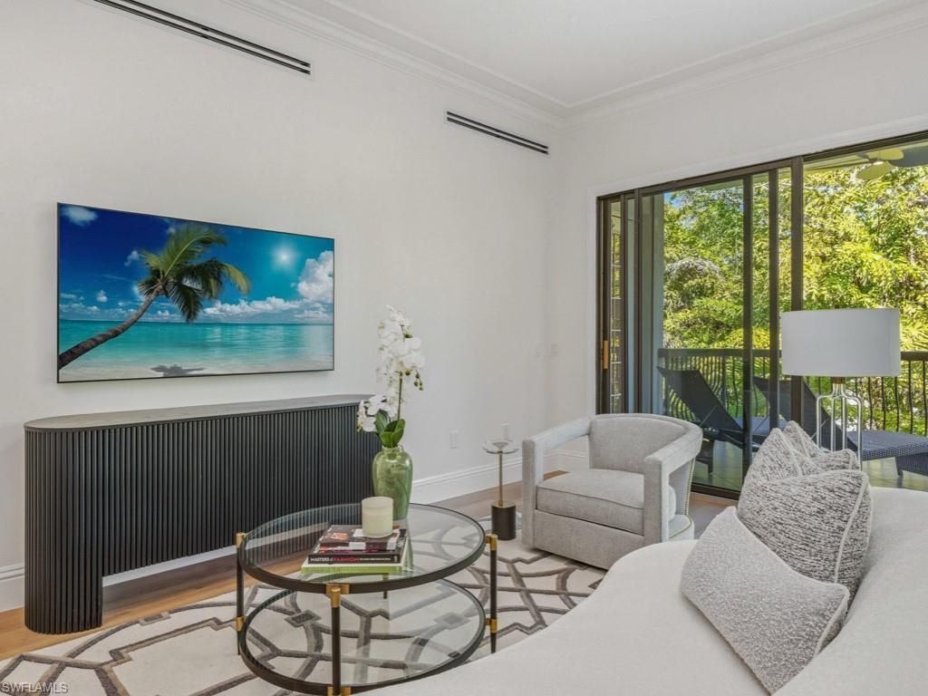 705 10th St S, Unit 202, Naples, FL 34102 Photo