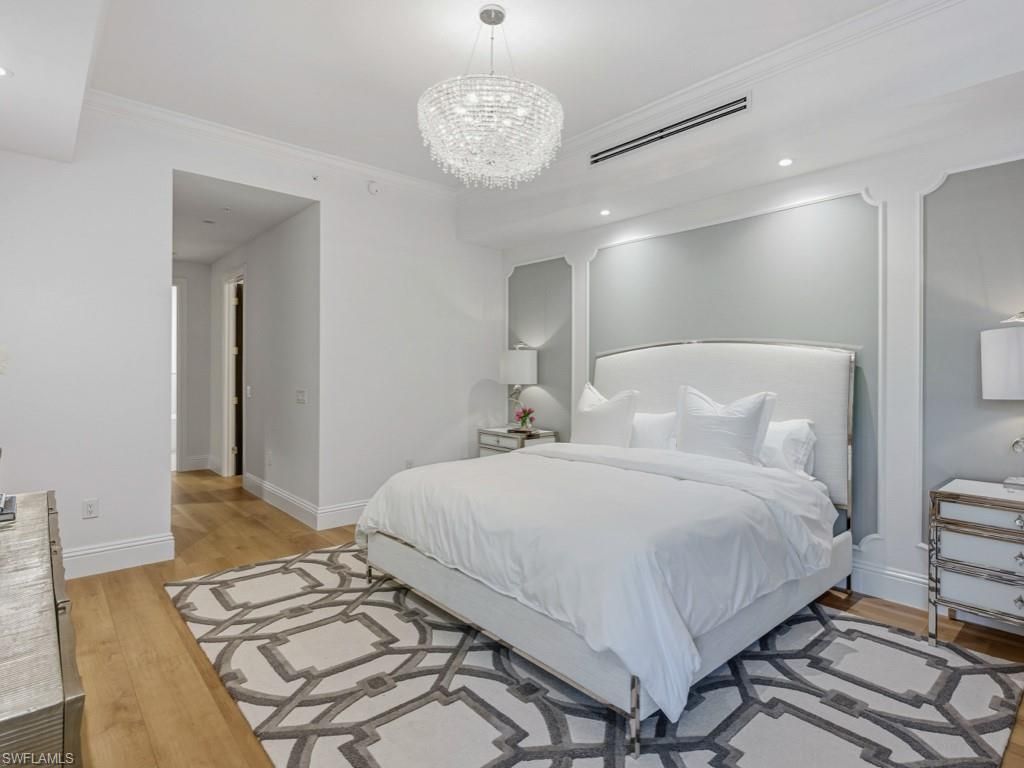 705 10th St S, Unit 202, Naples, FL 34102 Photo