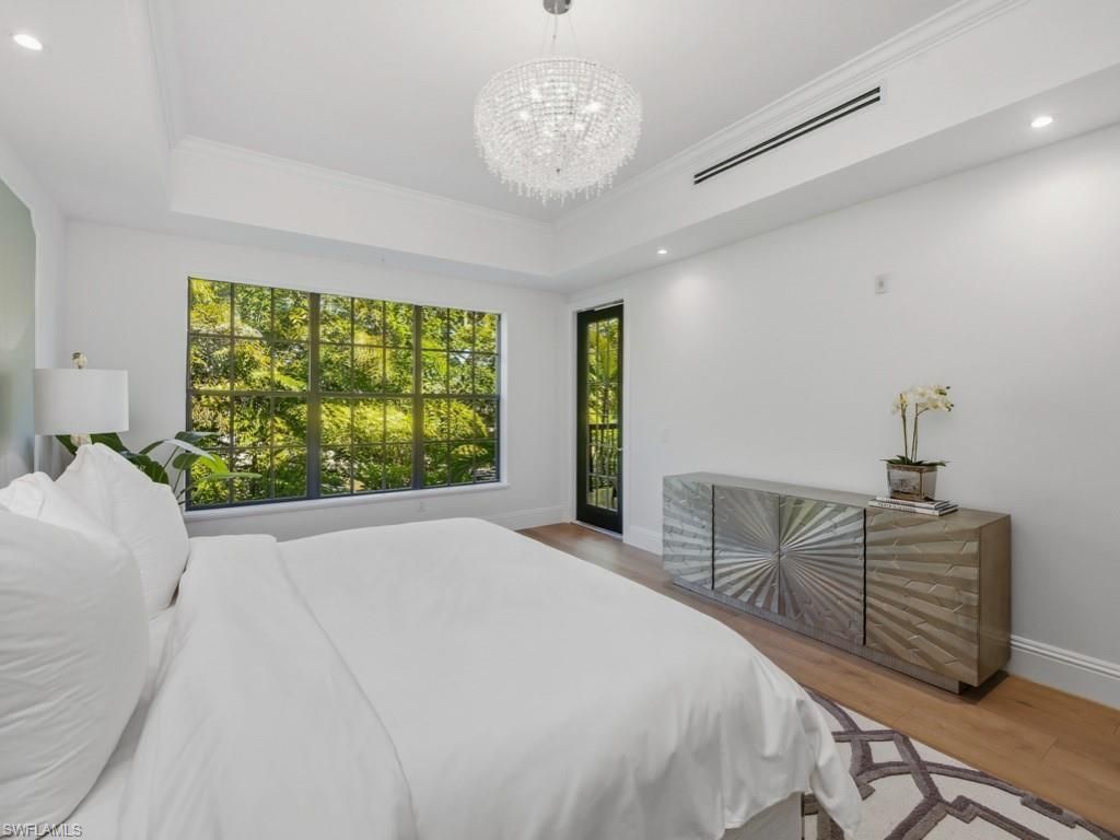 705 10th St S, Unit 202, Naples, FL 34102 Photo