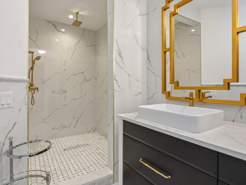 705 10th St S, Unit 202, Naples, FL 34102 Photo