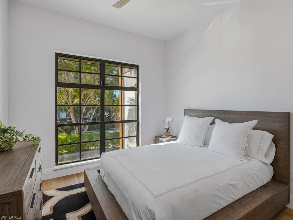 705 10th St S, Unit 202, Naples, FL 34102 Photo