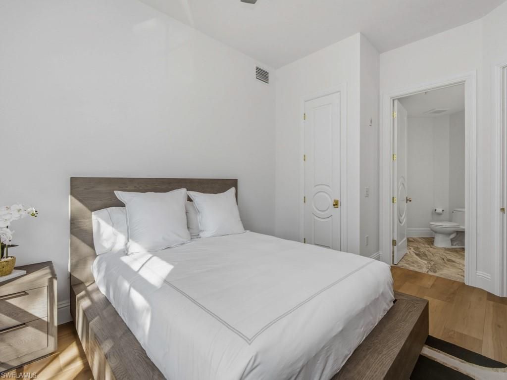 705 10th St S, Unit 202, Naples, FL 34102 Photo