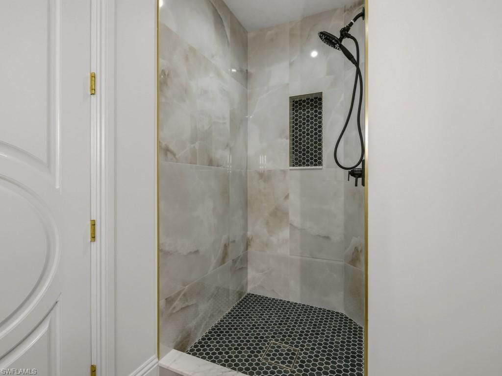 705 10th St S, Unit 202, Naples, FL 34102 Photo