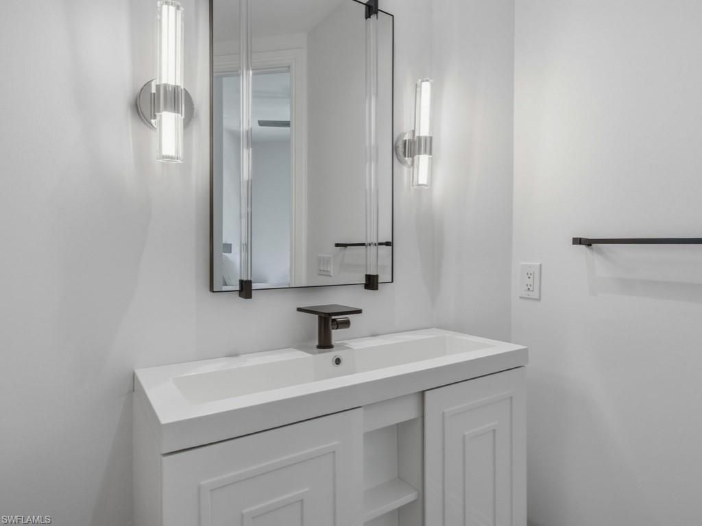 705 10th St S, Unit 202, Naples, FL 34102 Photo