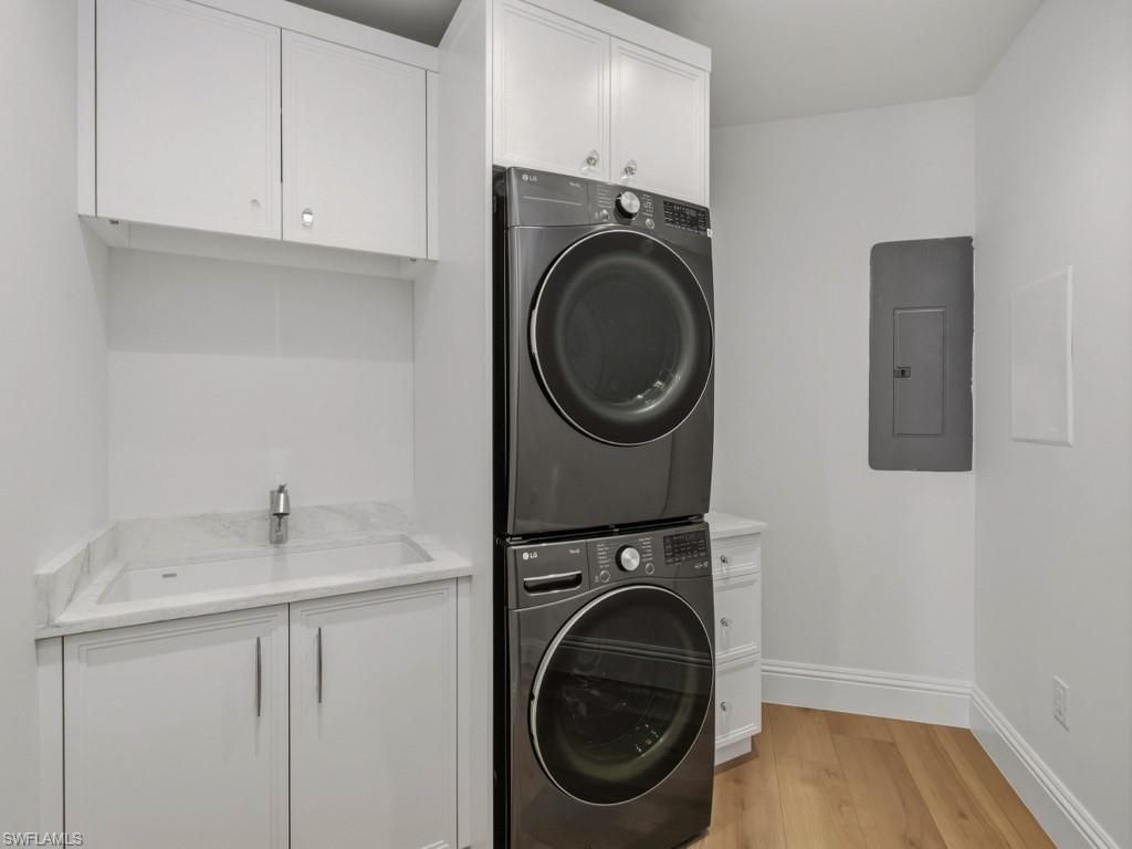 705 10th St S, Unit 202, Naples, FL 34102 Photo