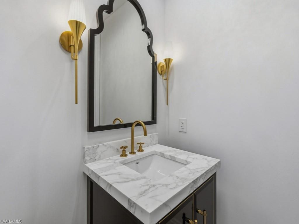 705 10th St S, Unit 202, Naples, FL 34102 Photo