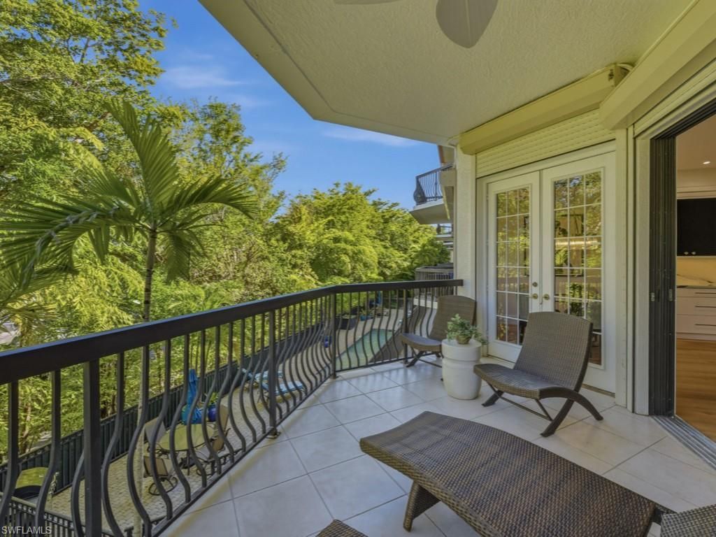 705 10th St S, Unit 202, Naples, FL 34102 Photo